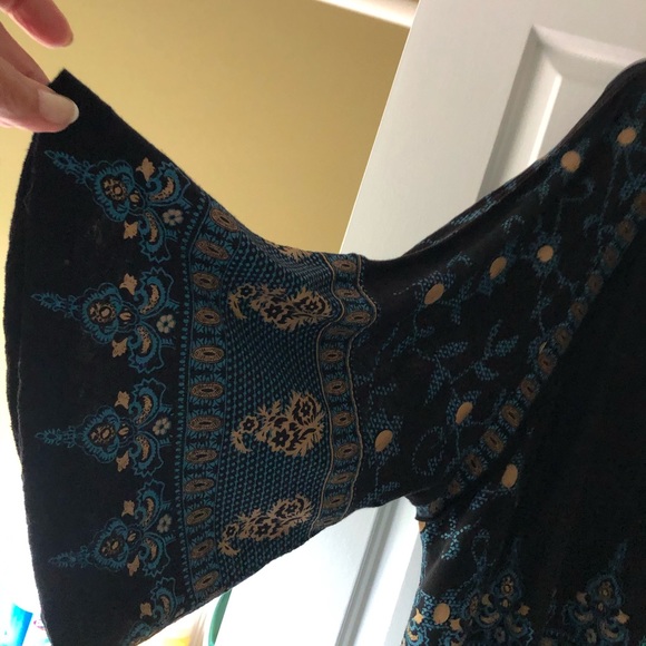 Free people. Elastic bottom, flared sleeves - Picture 2 of 5